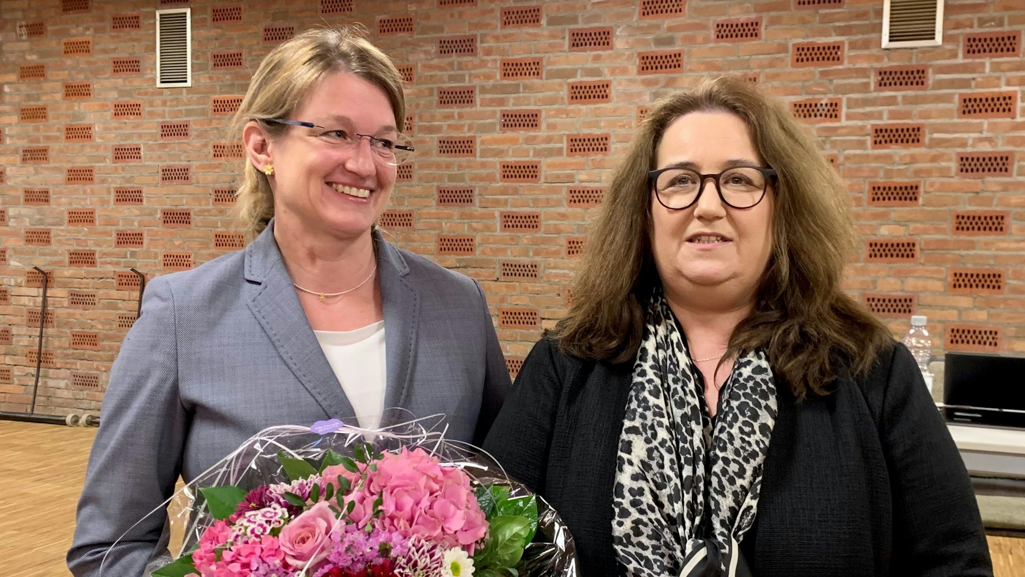 Das Verhältnis zwischen der Technischen Beigeordneten Bianca Lorenz (l.) und Rösraths Bürgermeisterin Bondina Schulze (Grüne) ist nicht immer konfliktfrei. Jetzt sucht Lorenz Rückhalt bei der CDU.