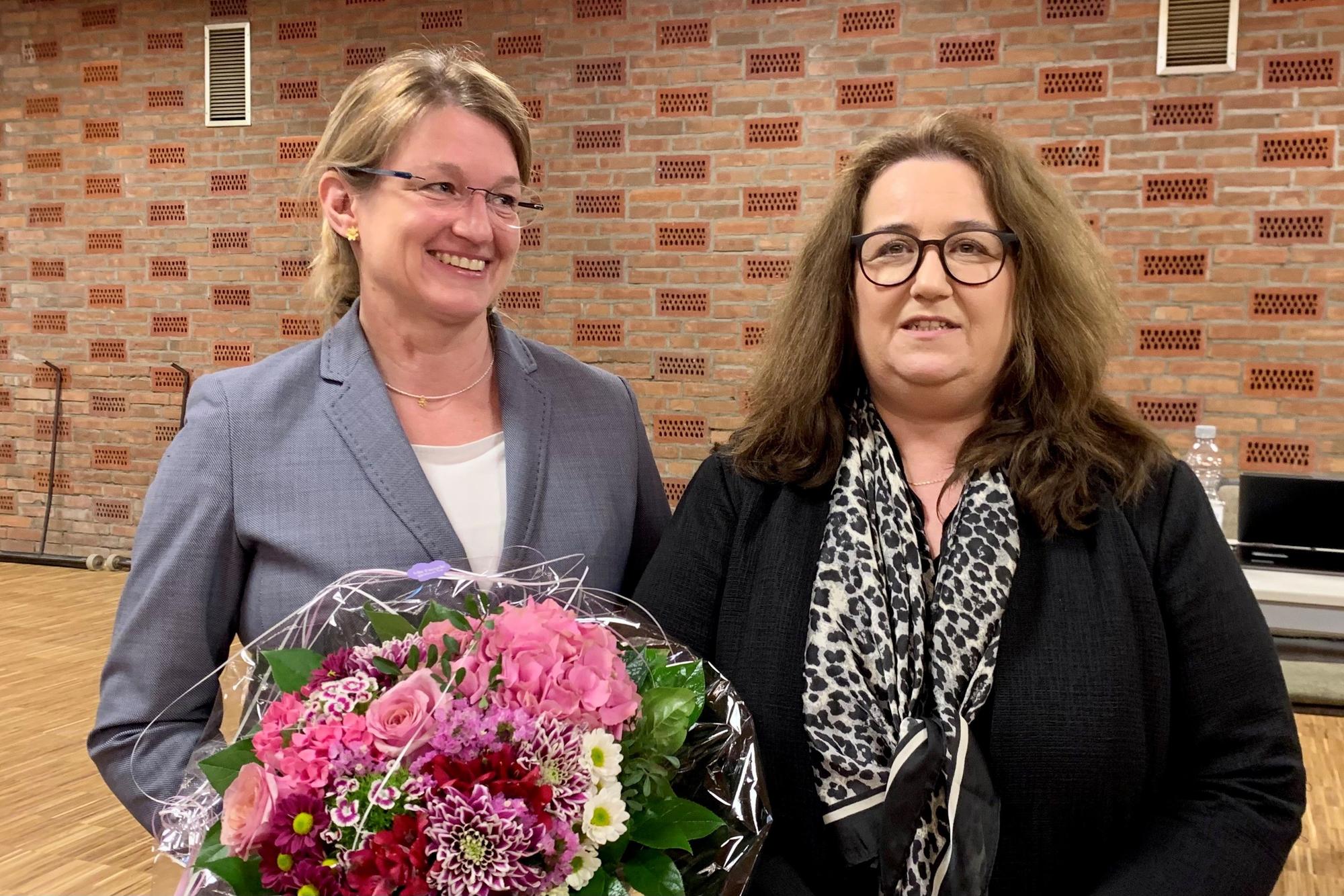 Bei der Wahl von Bianca Lorenz (l.) zur Technischen Beigeordneten im Vorjahr war das Verhältnis zu Bürgermeisterin Bondina Schulze (r.) noch unbelastet.