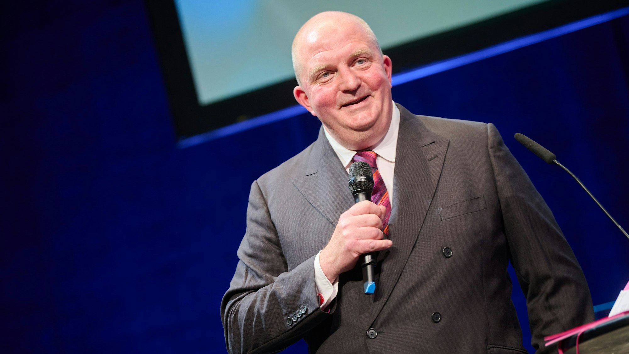 TV-Moderator Jörg Thadeusz bei der Verleihung des Theodor-Wolff-Preises im Jahr 2022.