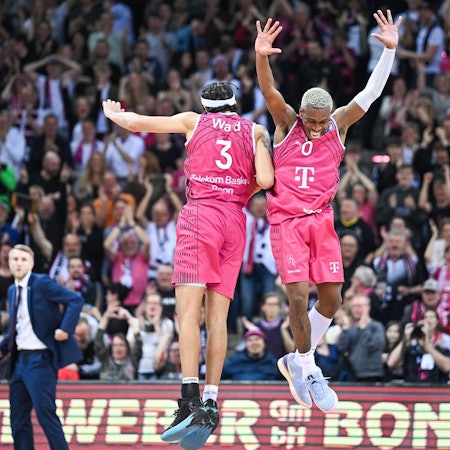 TJ Shorts und Tyson WardTyson Ward von den Telekom Baskets.