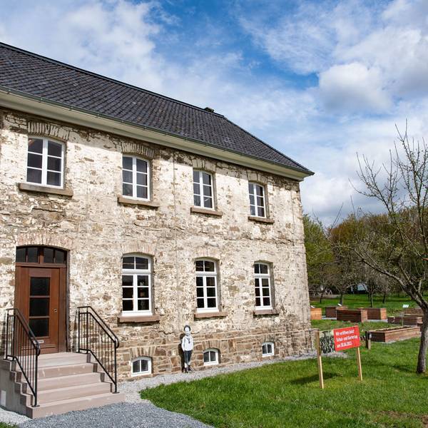 In Lindlars Freilichtmuseum hat die alte Schule von Hermesdorf einen neuen Platz gefunden.
