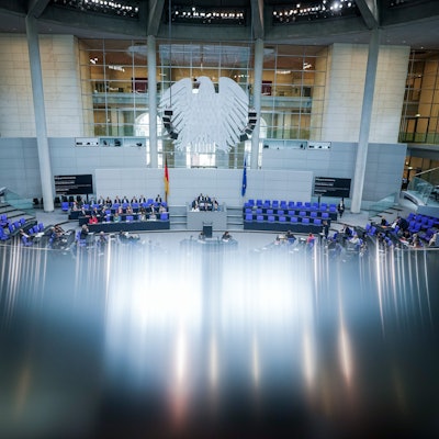 Die Bundesregierung tagt im Bundestag.