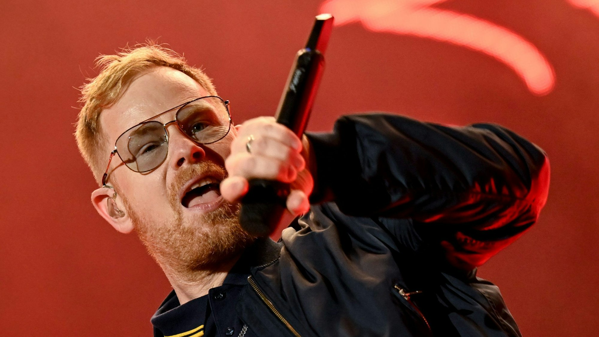 Der Sänger Peter Fox von der Band Seeed steht beim Lollapalooza Festival am Berliner Olympiastadion auf der Bühne.