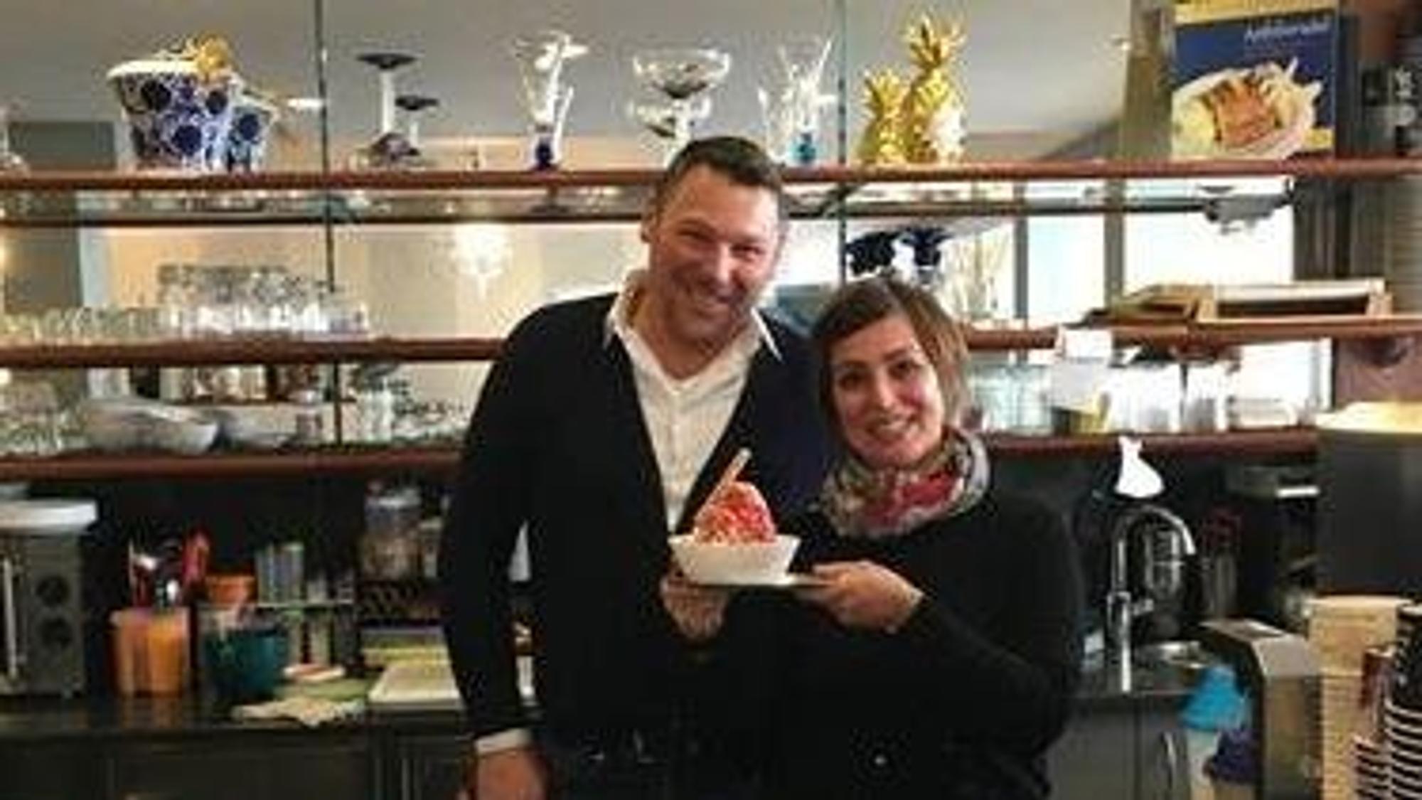 Rino Bez und seine Frau Chiara von der Eisdiele „Bez“ in Waldbröl.