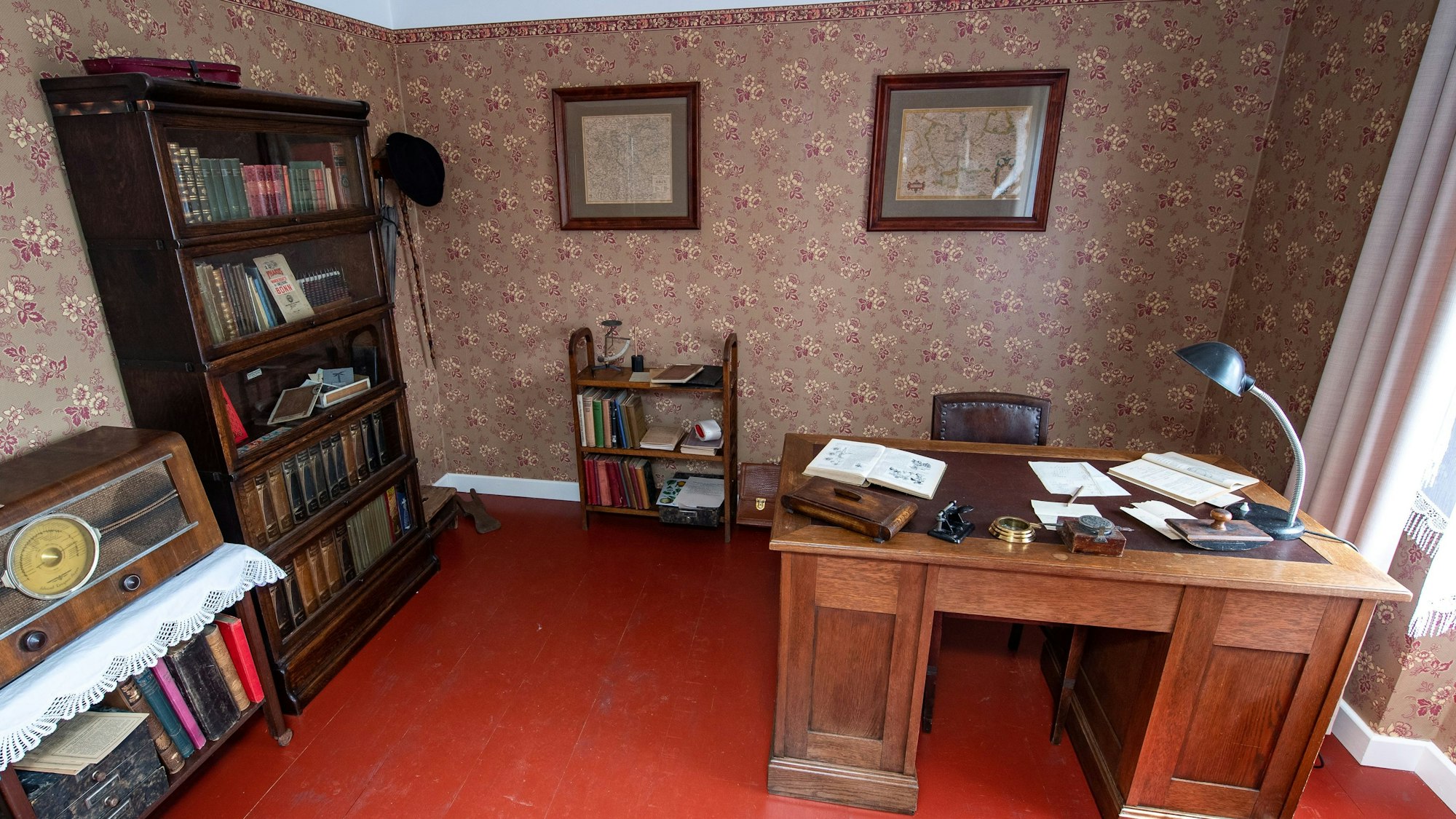 In der Schule zu sehen sind Möbel der Familie von Lehrer Friedrich Bals.