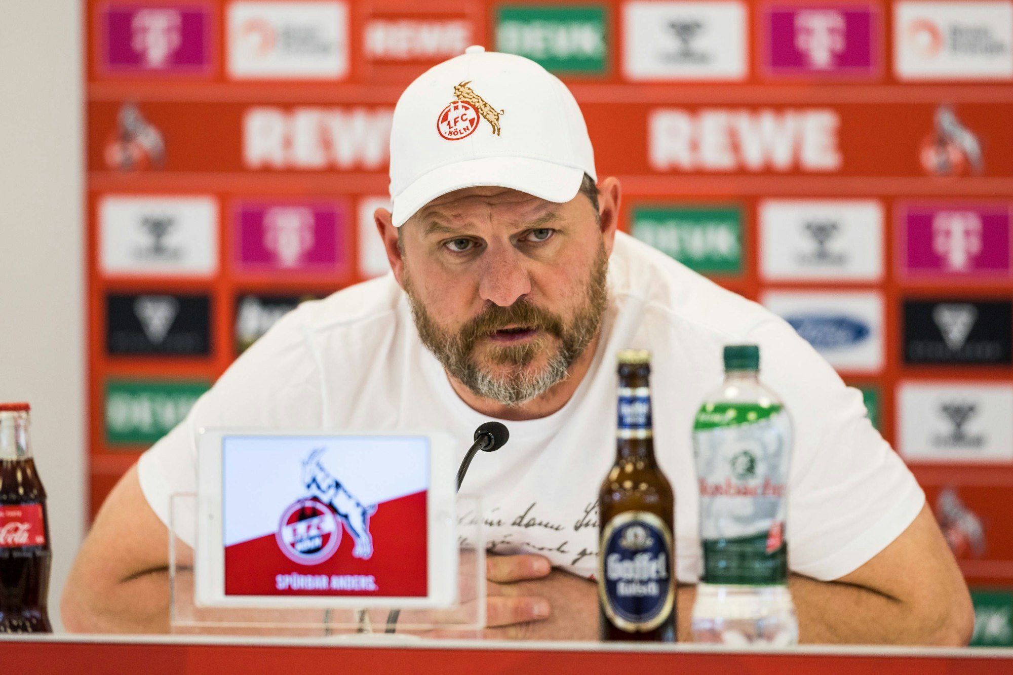 1. FC Koeln Pressekonferenz Steffen Baumgart Trainer 1. FC Koeln Pressekonferenz 1. FC Koeln Geissbockheim, 27.04.2023 ***
