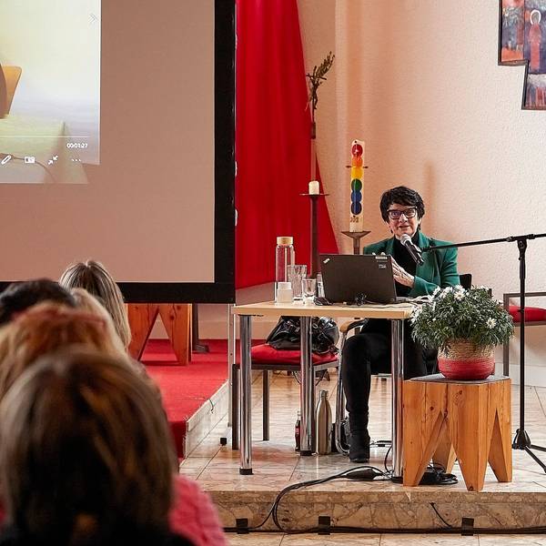 Maria Aarts bei ihrem Vortrag