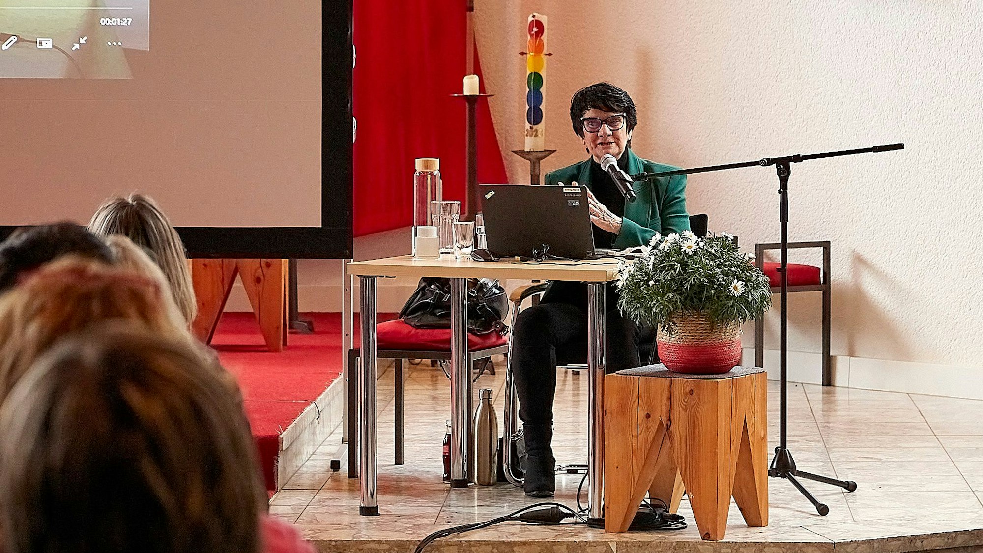 Maria Aarts bei ihrem Vortrag