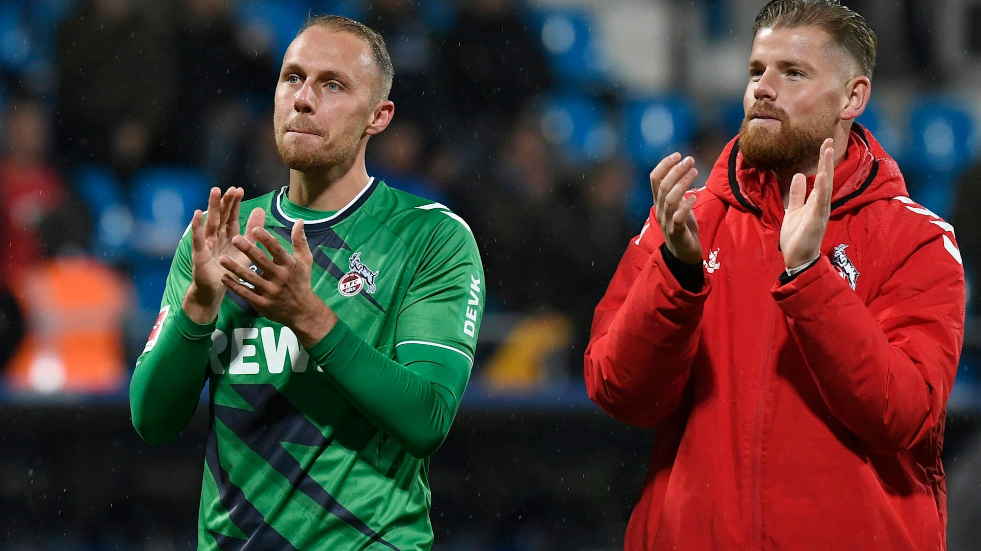 18.09.2022, Bochum, Germany, Vonovia Ruhrstadion, VfL Bochum vs 1. FC Koeln - 1. Bundesliga, Torwart Marvin Schwaebe 1. FC Koeln und Torwart Timo Horn 1. FC Koeln gestikuliert