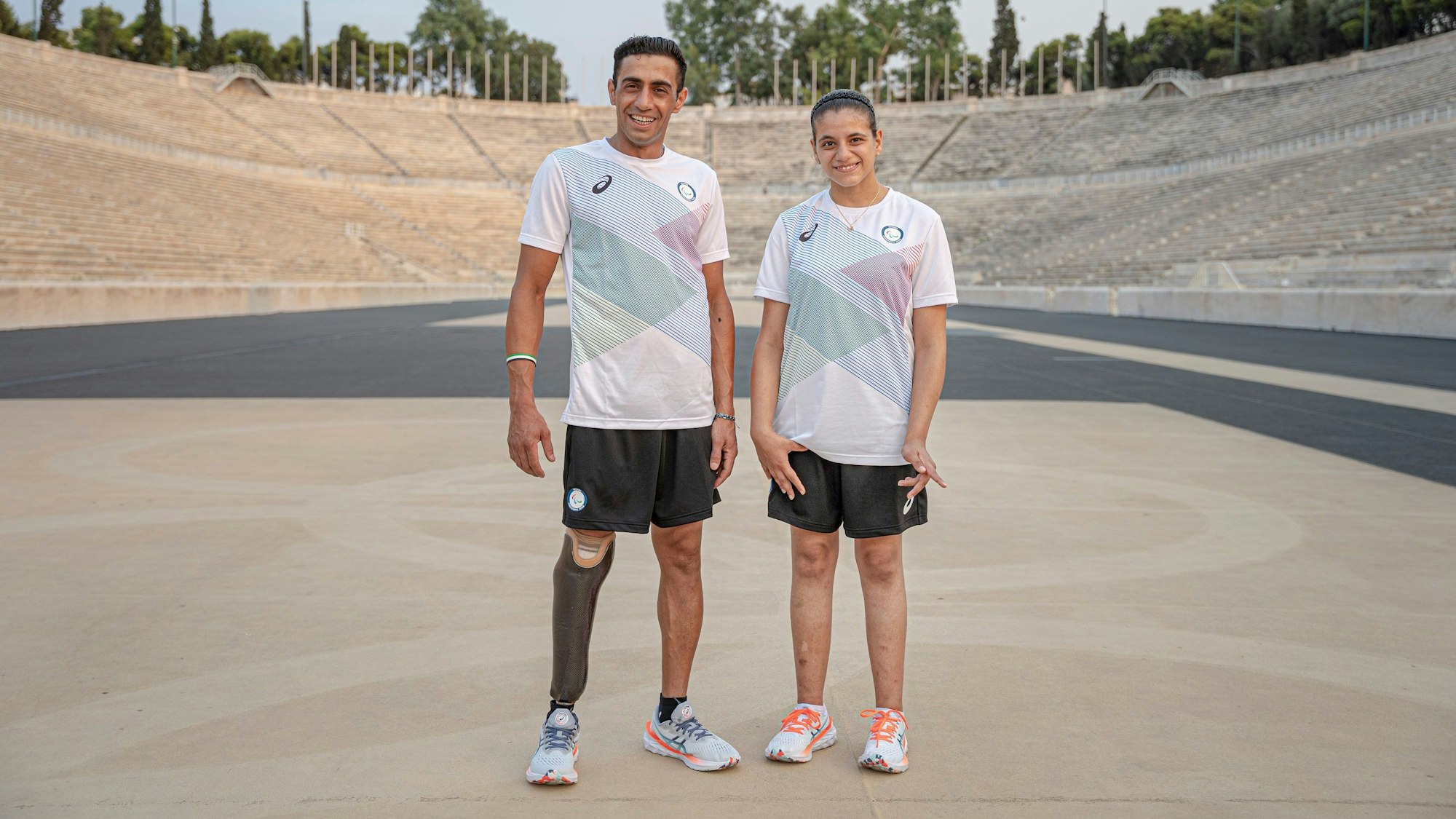 Paralympic-Teilnehmerin Alia Issa mit Teamkollege Ibrahim al Hussein.
