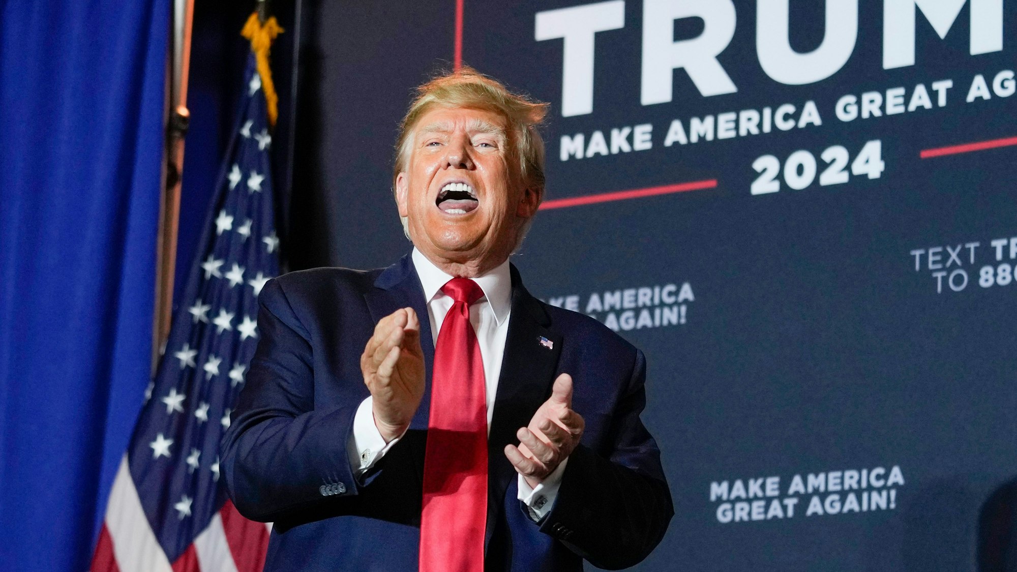 Donald Trump hat sich auf einer Wahlkampfveranstaltung über einen Ausrutscher von Joe Biden lustig gemacht, der Monate zurückliegt.