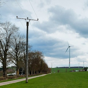 Auf einer Wiese bei Schmidtheim soll ein Photovoltaikfeld entstehen.