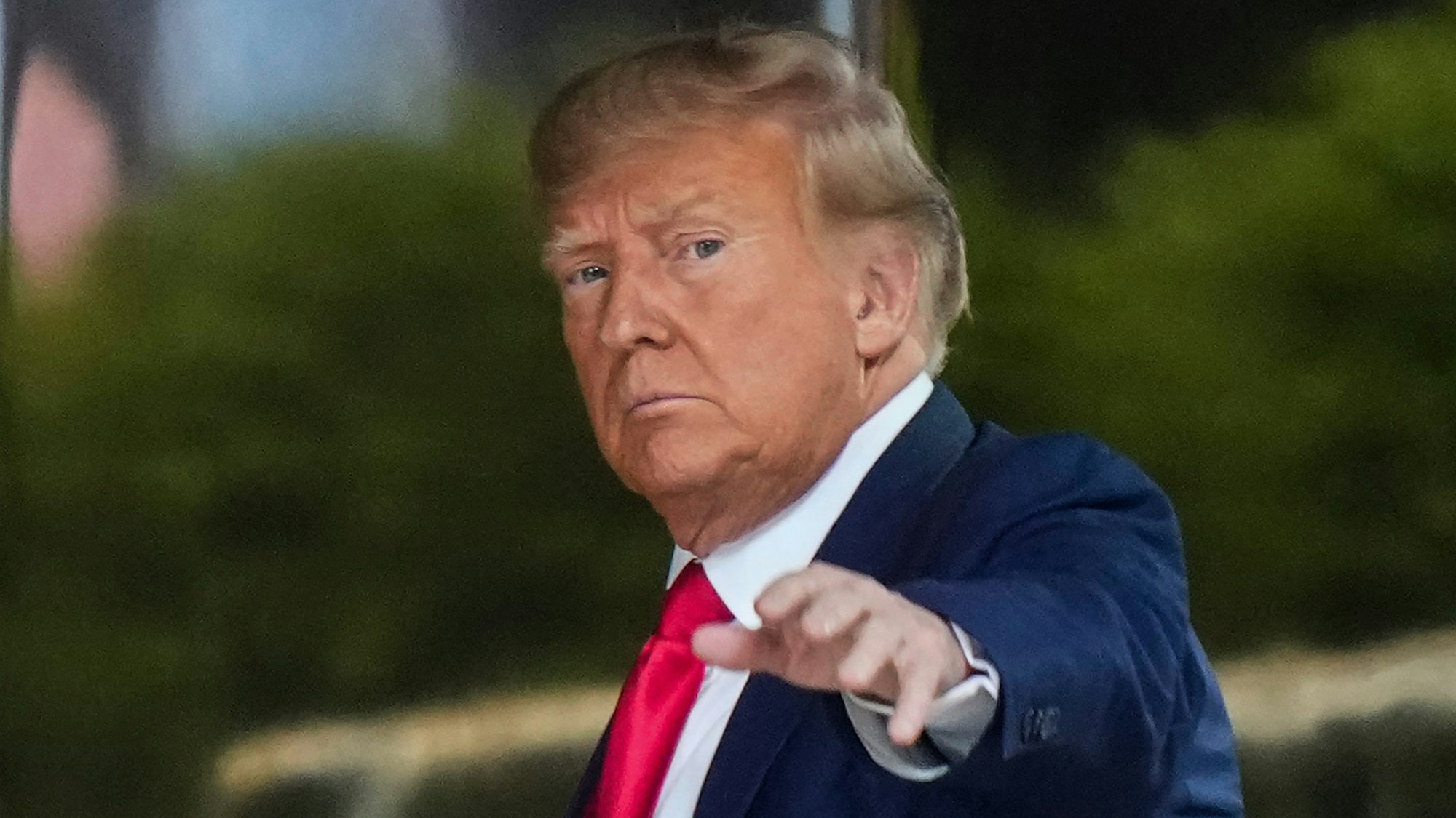 Nach der Anklage wegen Schweigegeldzahlungen an eine Pornodarstellerin läuft in New York der nächste Prozess gegen Donald Trump. Die US-Autorin E. Jean Carroll wirft Trump vor, er habe sie Mitte der 1990er Jahre in einem New Yorker Kaufhaus vergewaltigt.