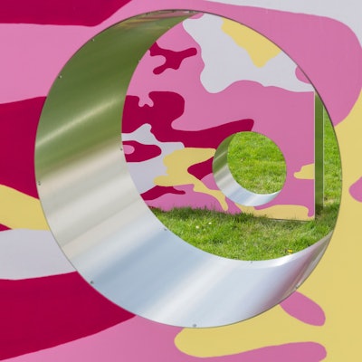 Die bunte Variante der Torwand kann beschossen werden.