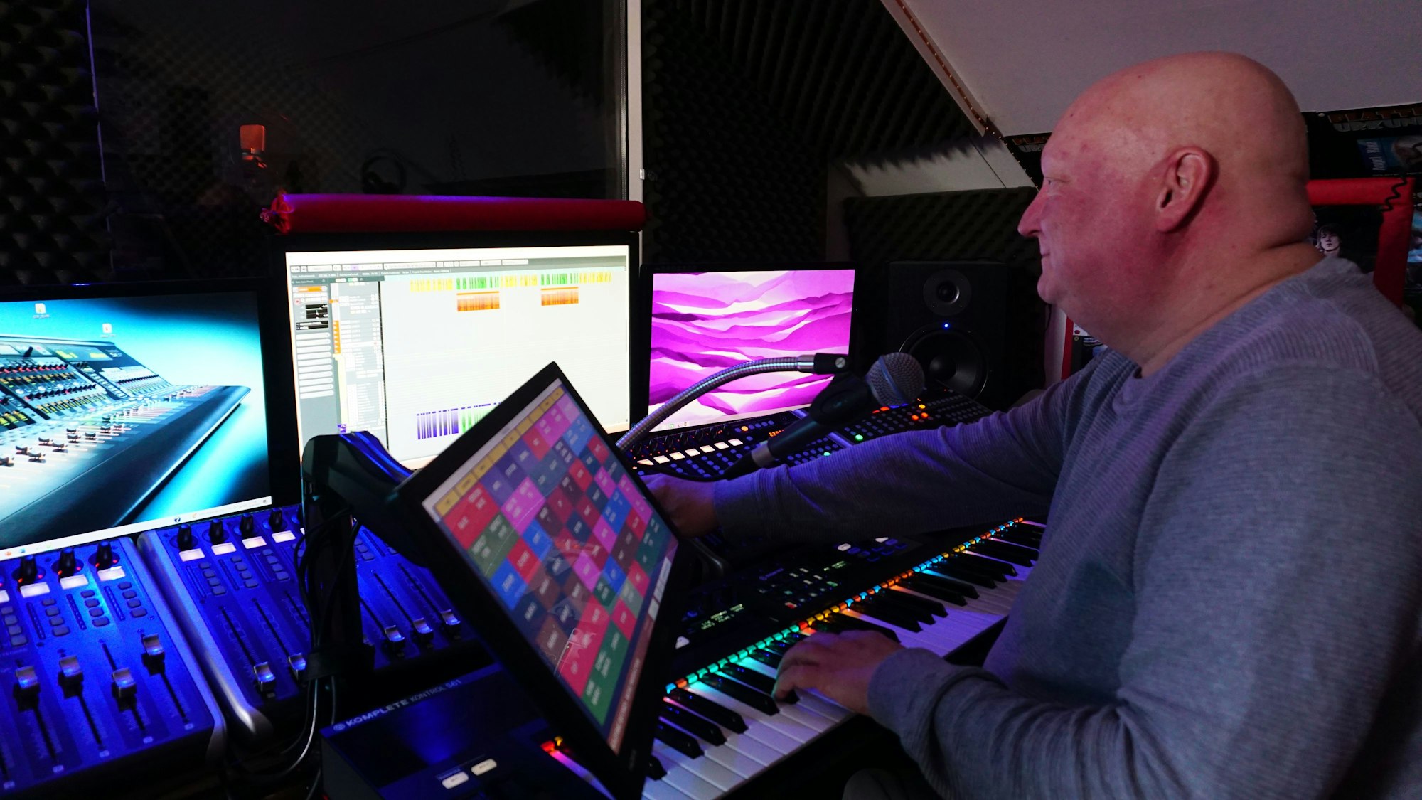 Fränk Hechler in seinem Tonstudio