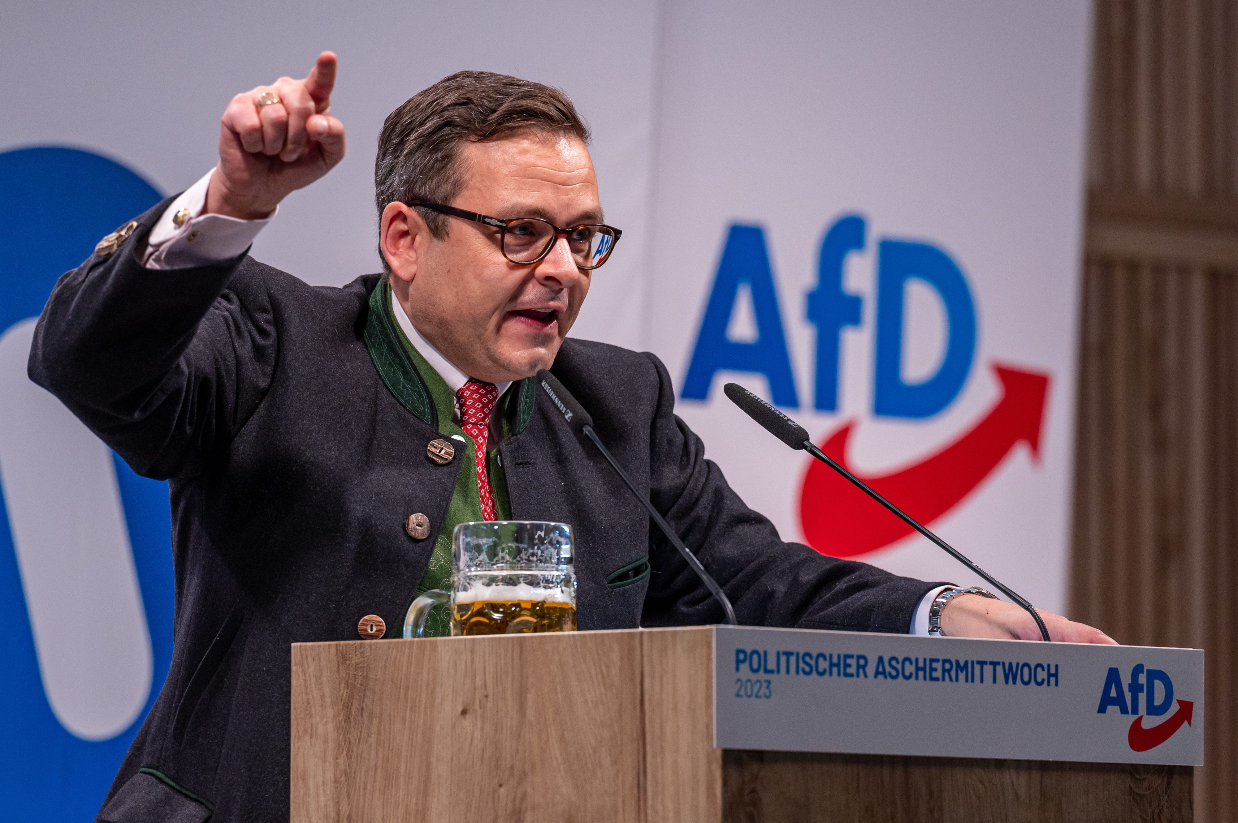 Gerald Grosz, Publizist und Präsidentenkandidat aus Österreich, zog beim Politischen Aschermittwoch der Alternative für Deutschland (AfD) am 22.02.2023 in Osterhofen über Markus Söder her. Das hat nun Folgen.