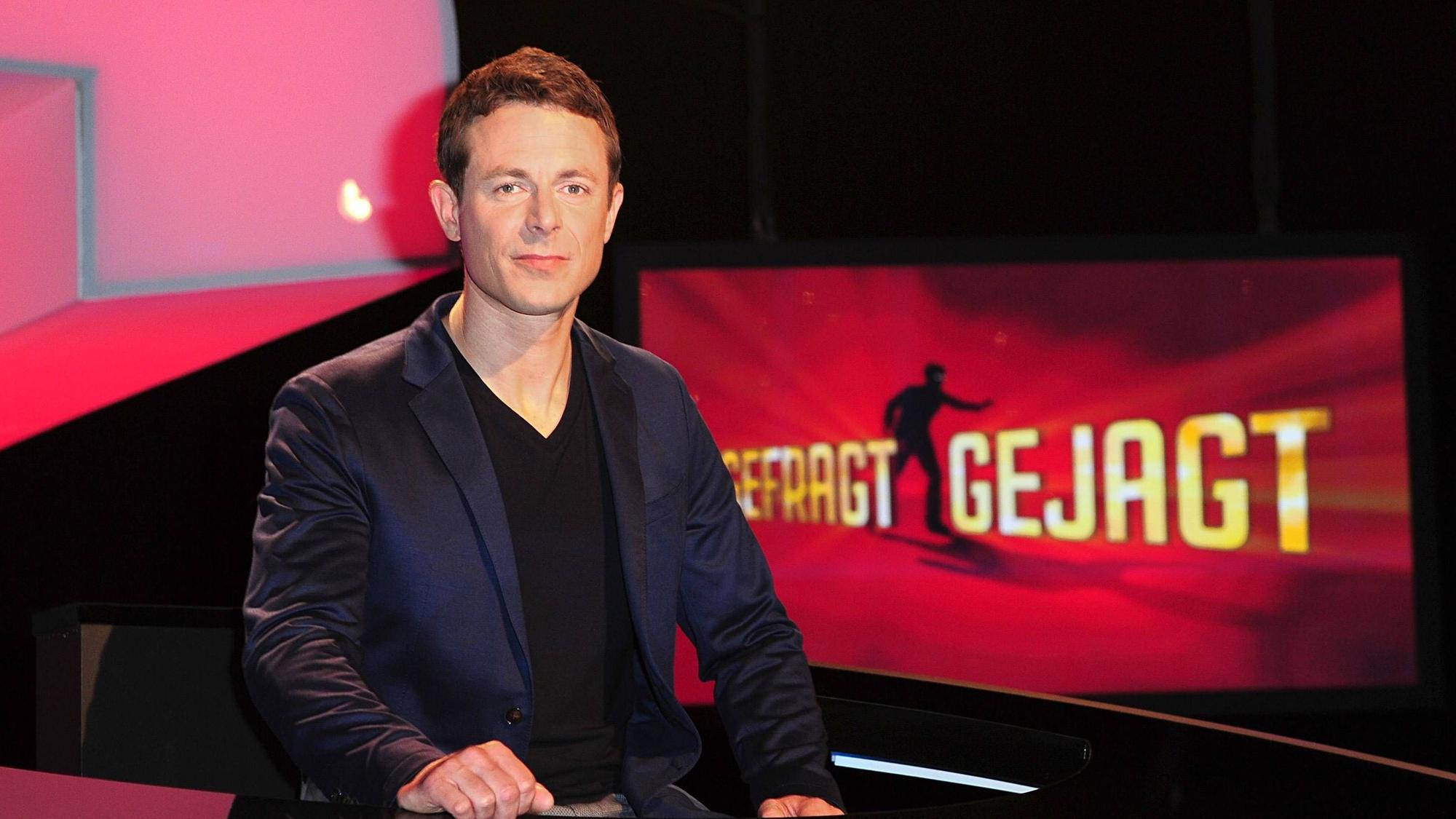 Alexander Bommes beim ARD-Fototermin zur Quizsendung Gefragt - Gejagt im Atelier 5 von Studio Hamburg. Hamburg, 24.04.2015 Bitte Bildunterschrift : Michael Wigglesworth
Alexander Bommes the ARD Photo call to Quiz programme asked hunted in Studio 5 from Studio Hamburg Hamburg 24 04 2015 Please Caption Michael Wigglesworth