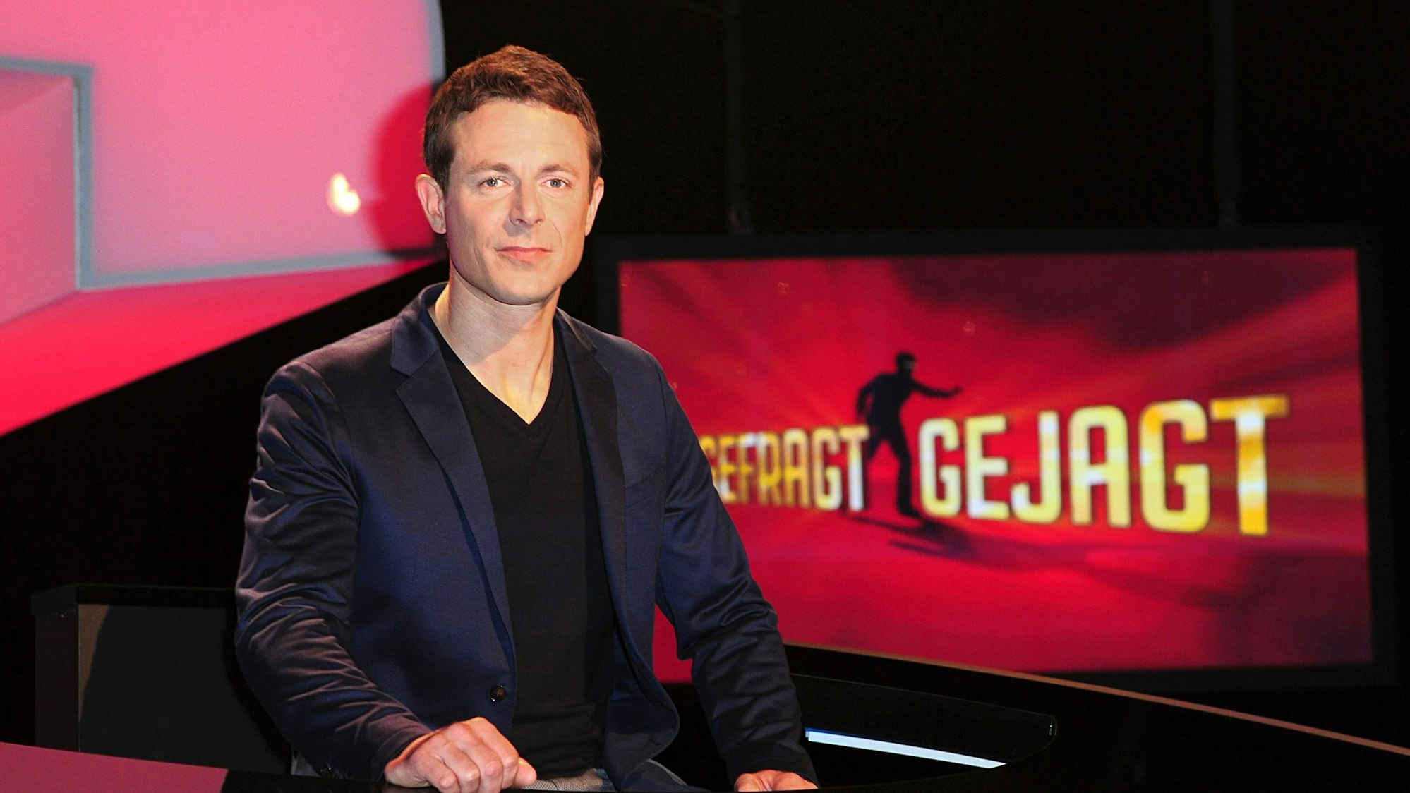 Alexander Bommes beim ARD-Fototermin zur Quizsendung Gefragt - Gejagt im Atelier 5 von Studio Hamburg. Hamburg, 24.04.2015 Bitte Bildunterschrift : Michael Wigglesworth
Alexander Bommes the ARD Photo call to Quiz programme asked hunted in Studio 5 from Studio Hamburg Hamburg 24 04 2015 Please Caption Michael Wigglesworth