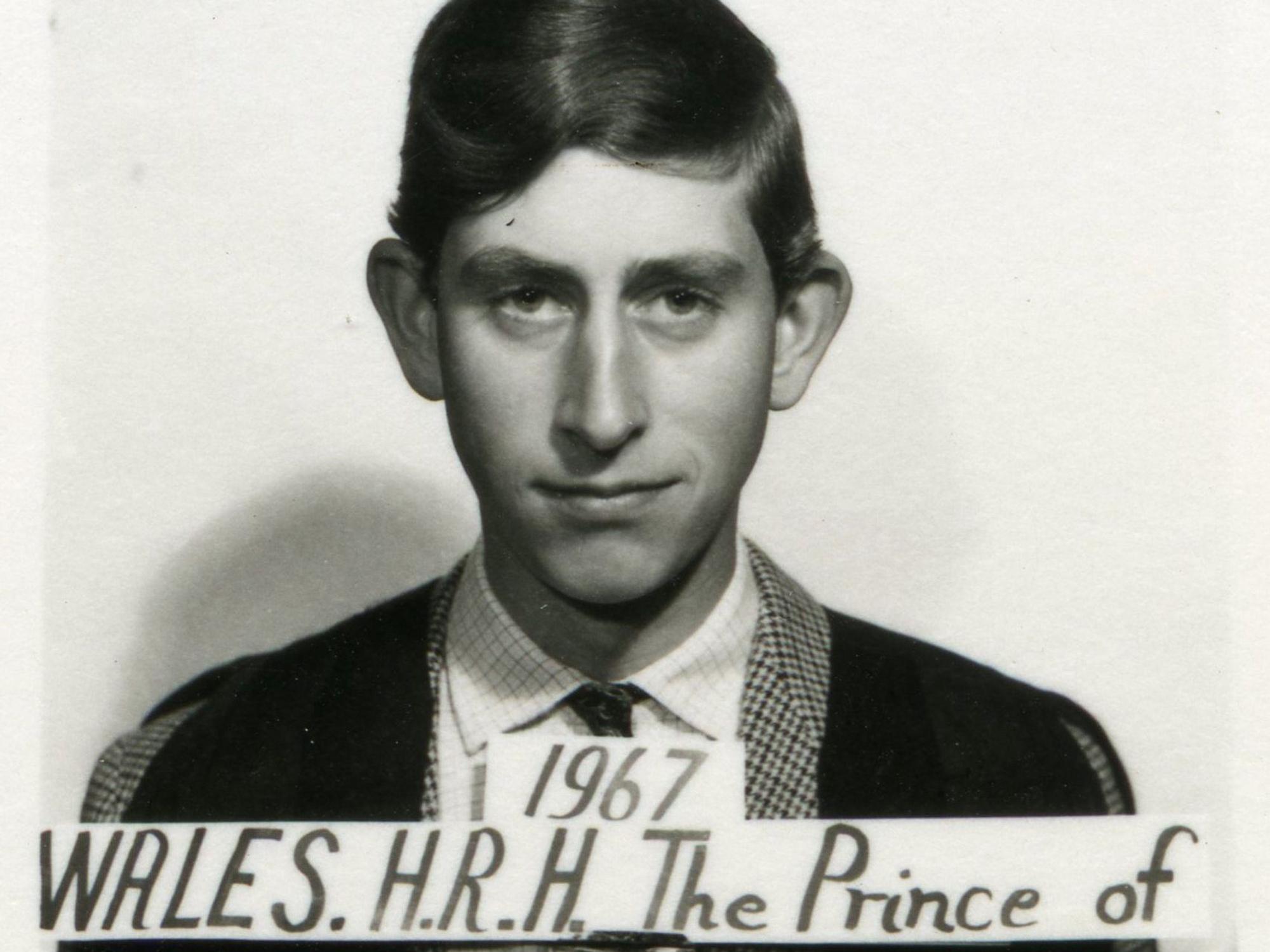 Es ist König Charles III. zu sehen.