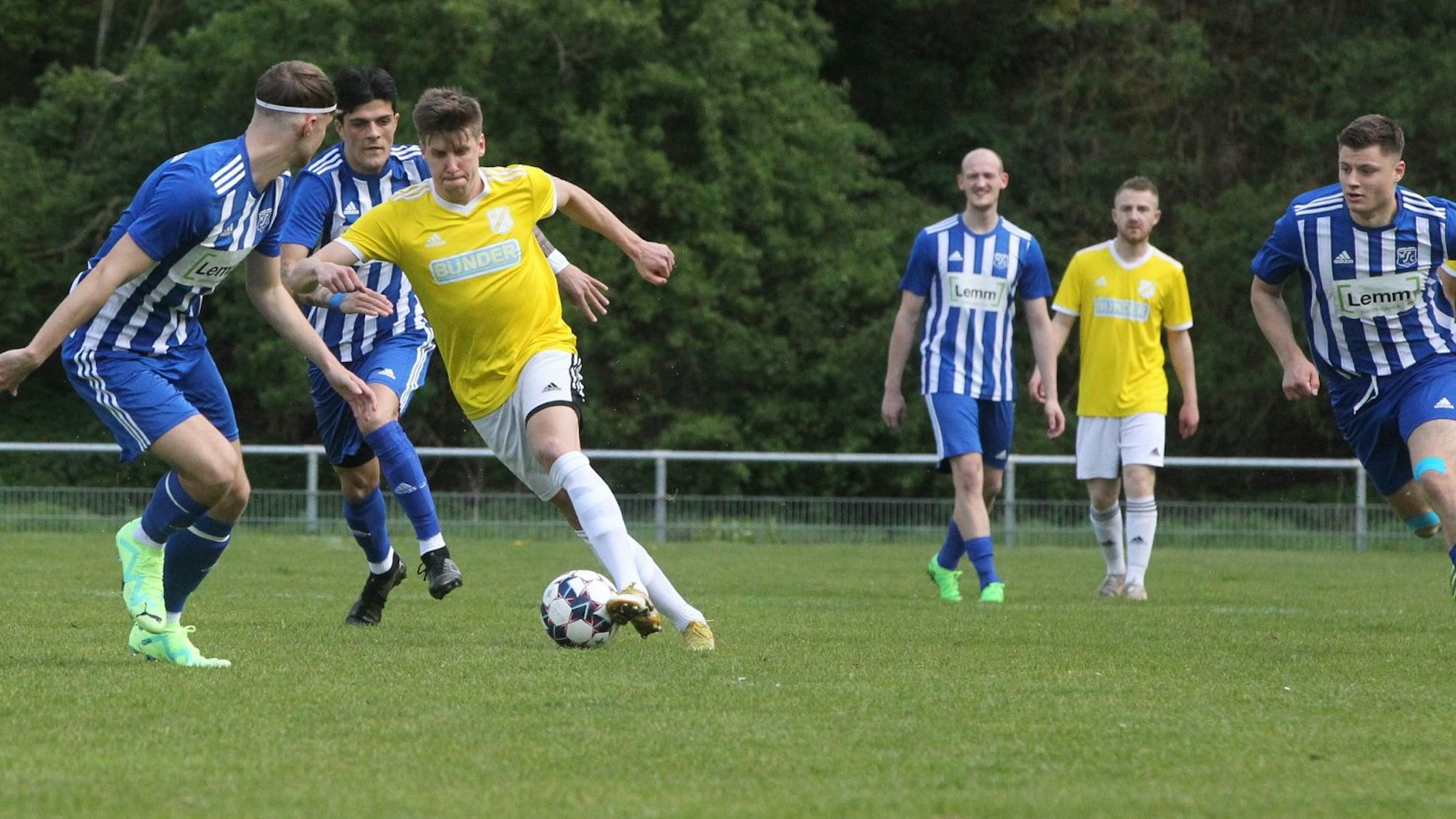 30.04.2023 Der SC Wißkirchen verliert beim SV Frauenberg mit 0:1, bleibt aber Tabellenführer. Torhüter Jan Beyers verzweifelt, Frauenbergs Marcel Kaiser trifft.