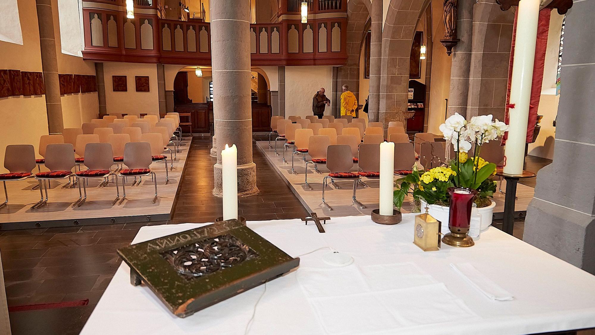 Hell und freundlich wirkt der wiederhergestellte Innenraum der flutgeschädigten Kirche.
