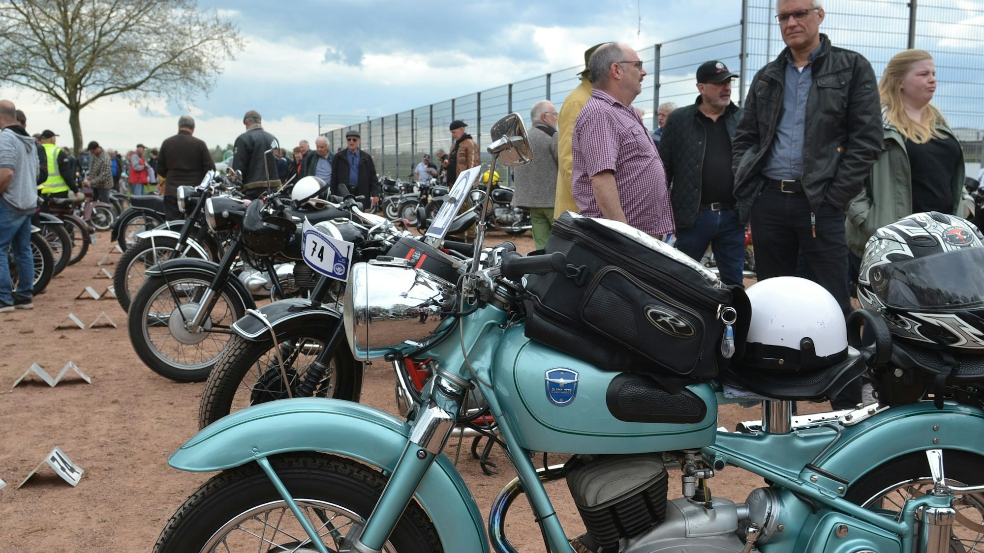 Es ist ein Bild der 40. Veteranen-Rallye des MSC Dom-Esch zu sehen.