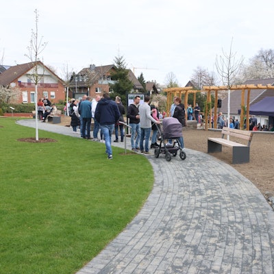 Angelegt und gestaltet ist die „Grüne Oase“ in Lichtenberg bereits, jetzt muss nur noch alles wachsen und gedeihen.