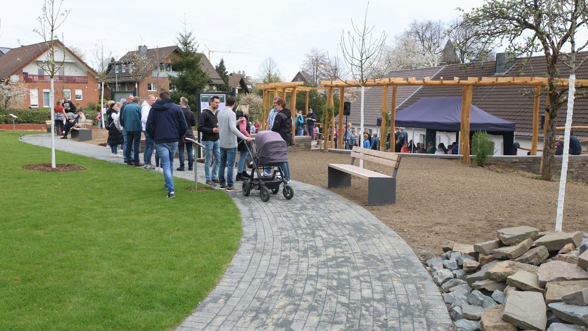 Angelegt und gestaltet ist die „Grüne Oase“ in Lichtenberg bereits, jetzt muss nur noch alles wachsen und gedeihen.