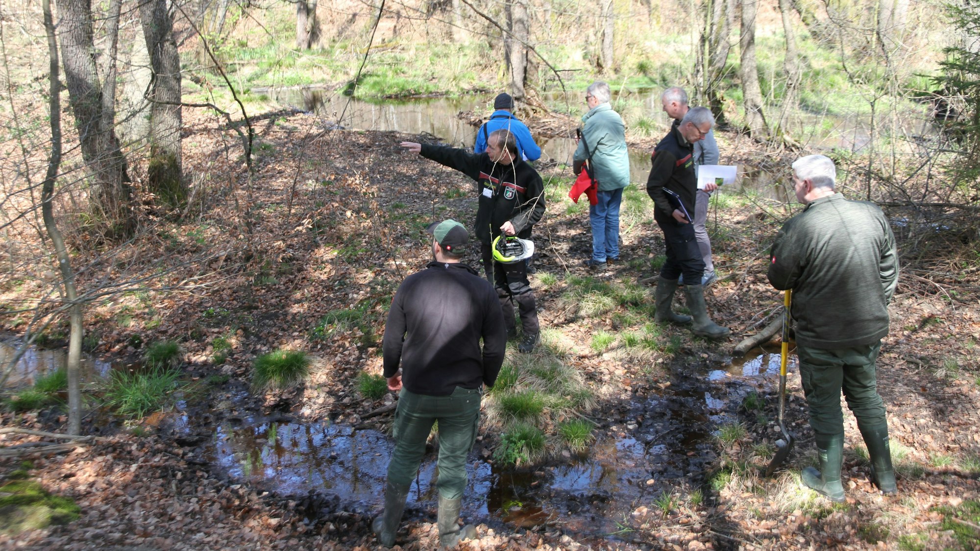 Lions Club Siegburg spendet 5800 Euro für die Wiederherstellung eines Heidemoors im Lohmarer Wald