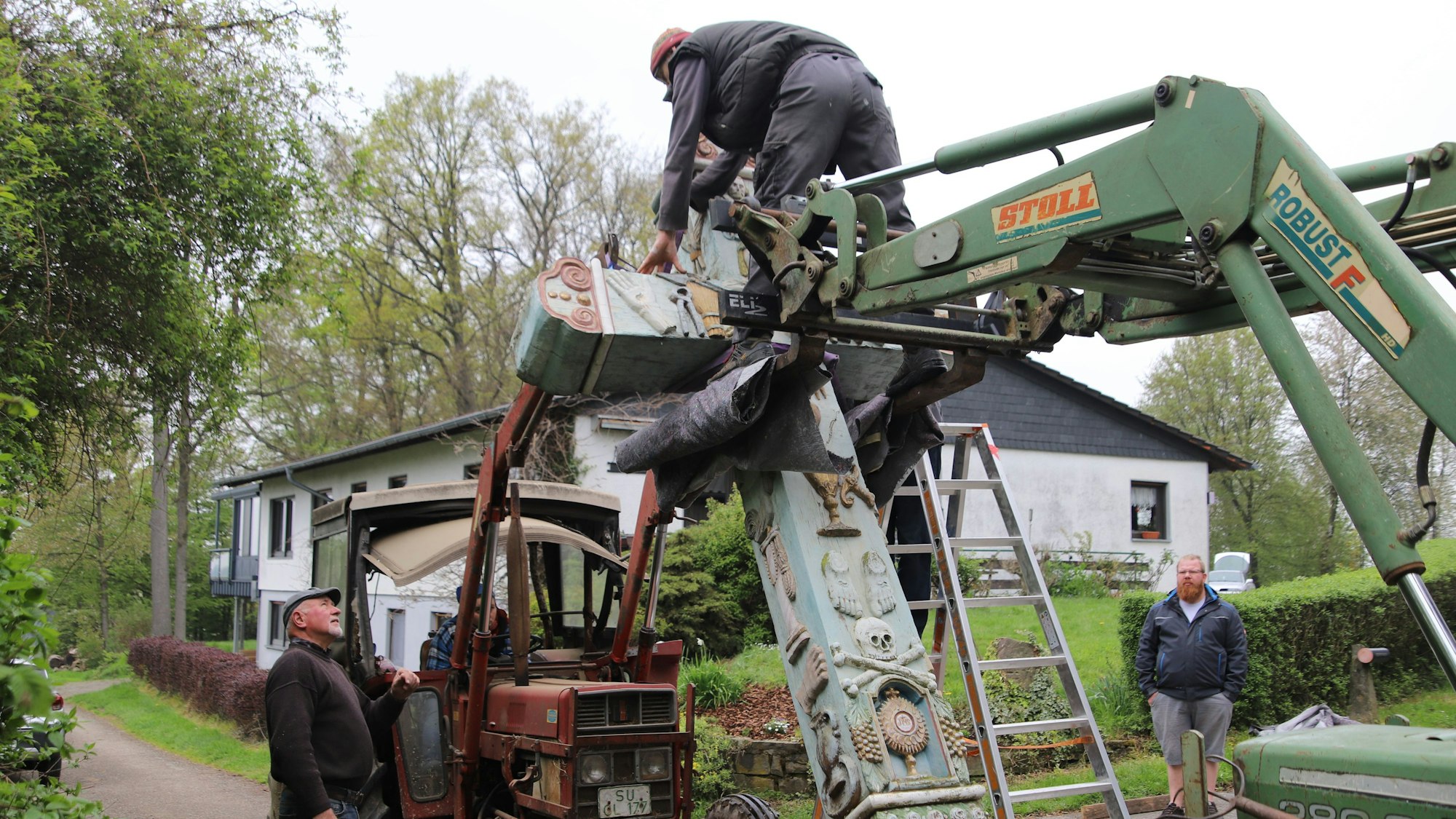 Das Mailänder Kreuz ein Arma-Christi-Kreuz, wurde für eine Restaurierung erstmals nach 1978 abgebaut und zum Restaurator Gassert gebracht.