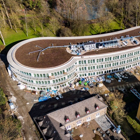 Die Schlossklinik Heiligenhoven von oben.