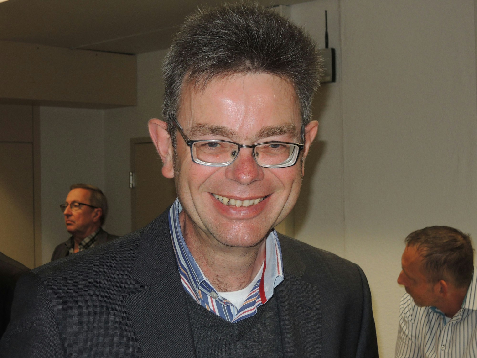 Der Fraktionsvorsitzende der CDU, Klaus Ripp, grinst in die Kamera