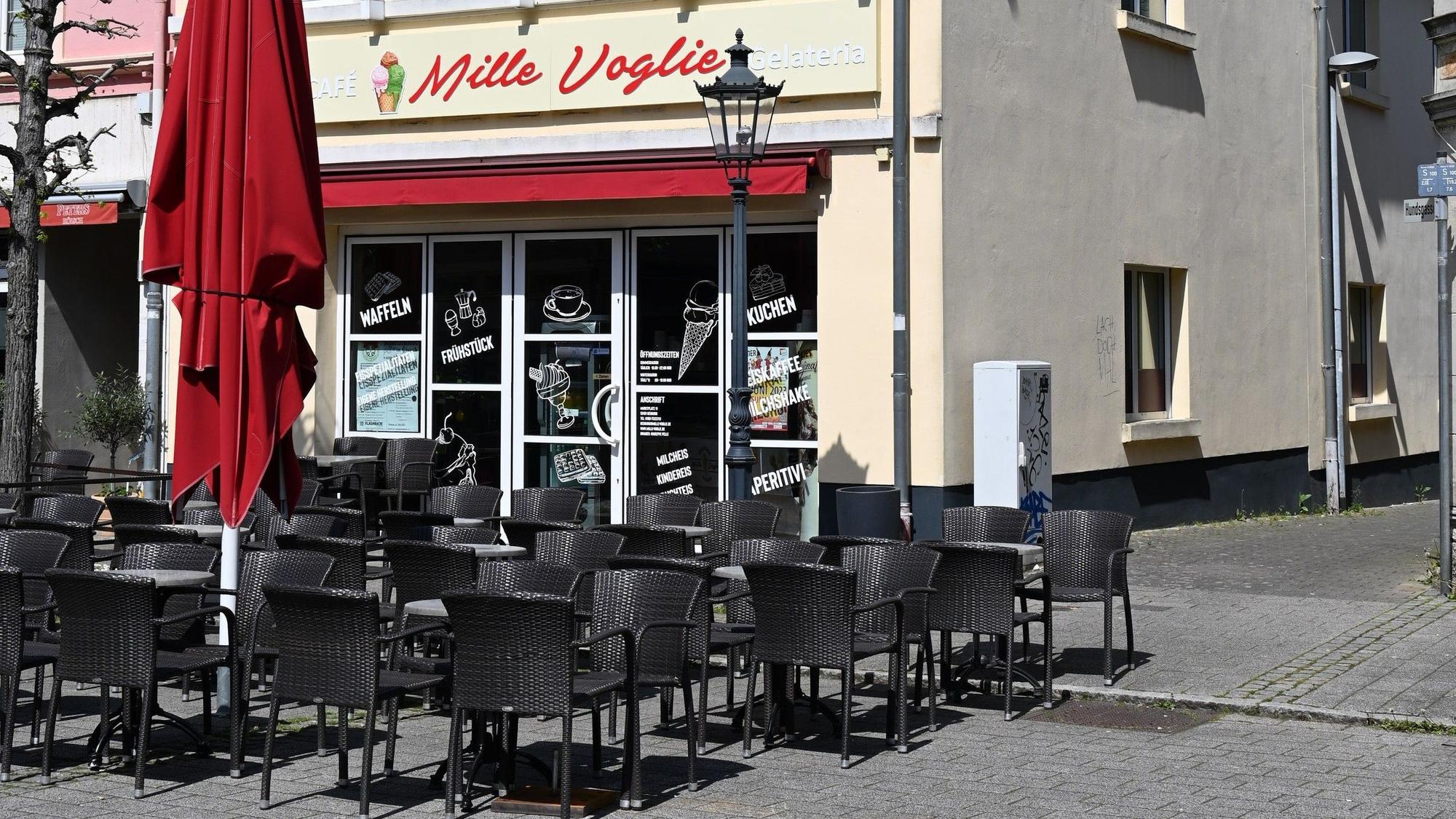 Das Bild zeigt eine Eisdiele in Bedburg, die seit der Razzia geschlossen ist.