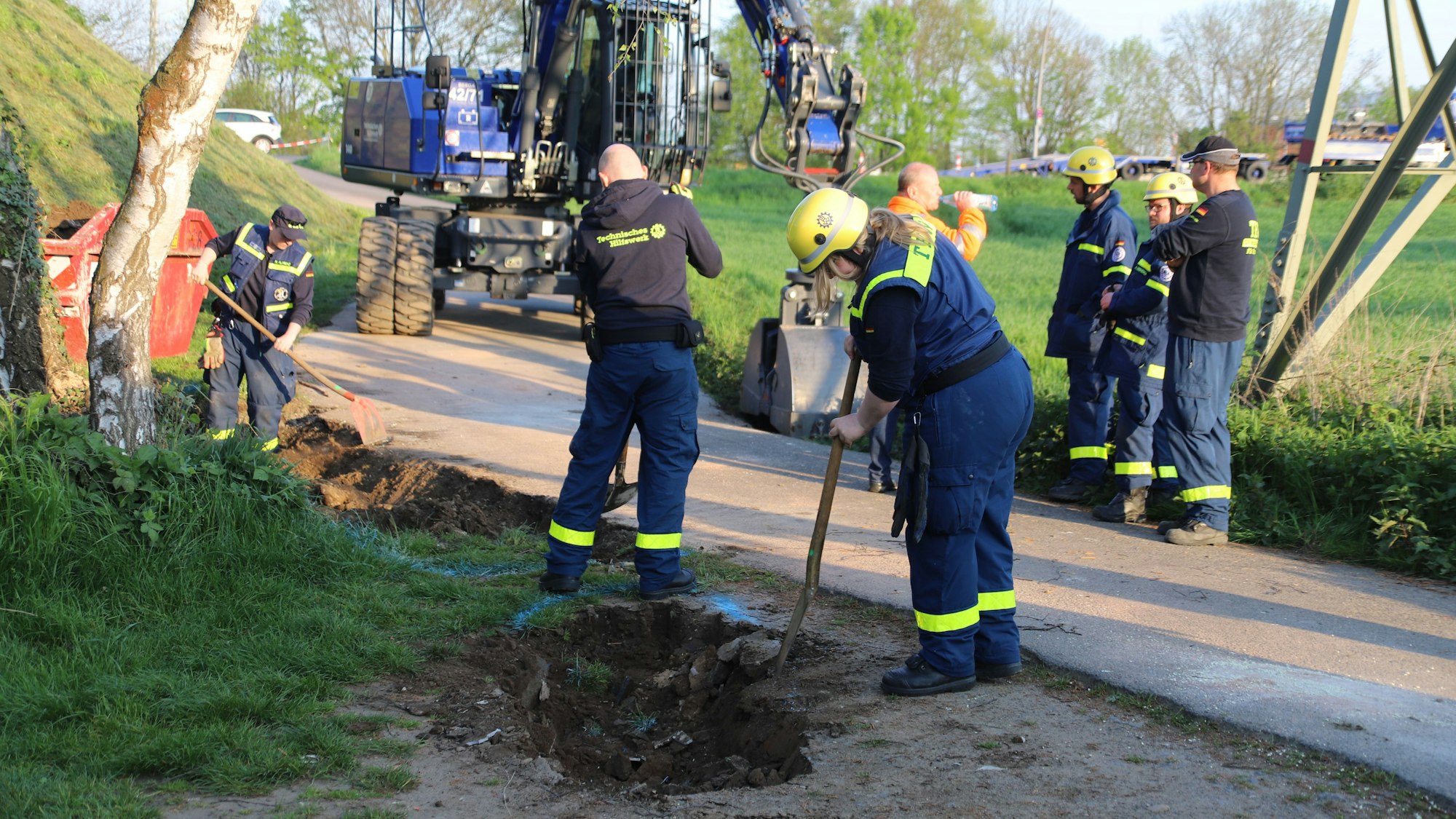 Einsatzkräfte des THW im Einsatz.