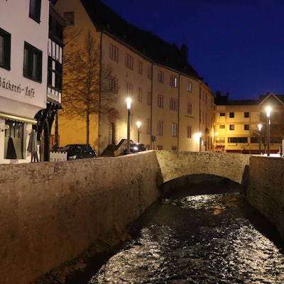 Die Innenstadt von Bad Münstereifel in der blauen Stunde.