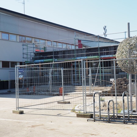 Es sind die Arbeiten an der Horionschule zu sehen.