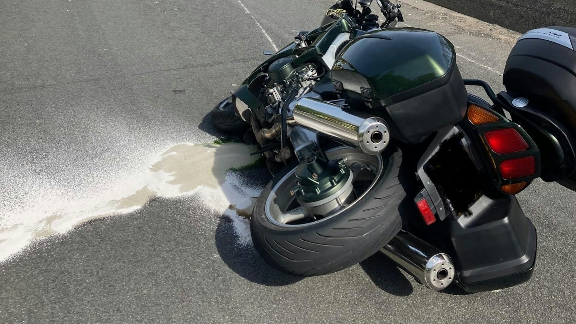Das Foto zeigt das Motorrad des verunglückten Motorradfahrers.