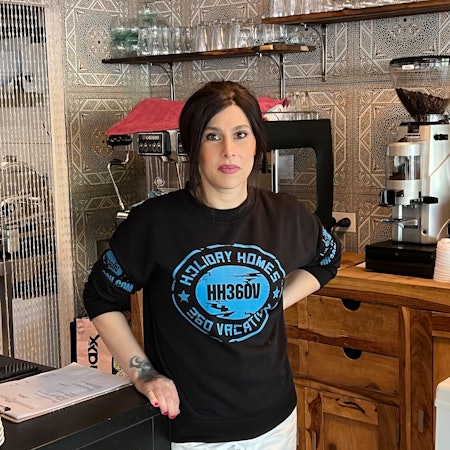 Evelina Di Chiara steht in ihrem Café Nonna Pina in Kerpen-Horrem.