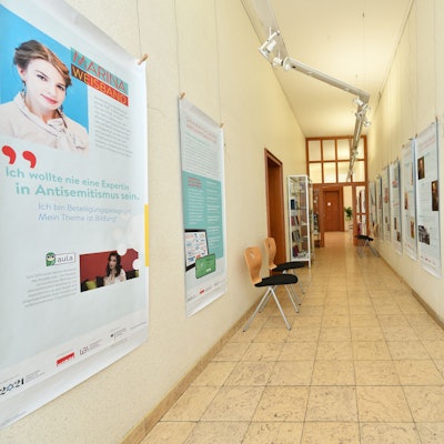 Es sind leere Gänge im Rathaus am Marktplatz zu sehen.