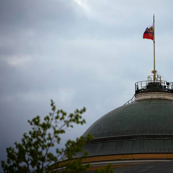 03.05.2023, Russland, Moskau: Blick auf die Kuppel des Senatspalastes im Moskauer Kreml. Der ukrainische Präsident Selenskyj hat Russland die Fabrikation eines angeblichen Drohnenangriffs auf den Kreml vorgeworfen. Foto: Uncredited/AP/dpa +++ dpa-Bildfunk +++