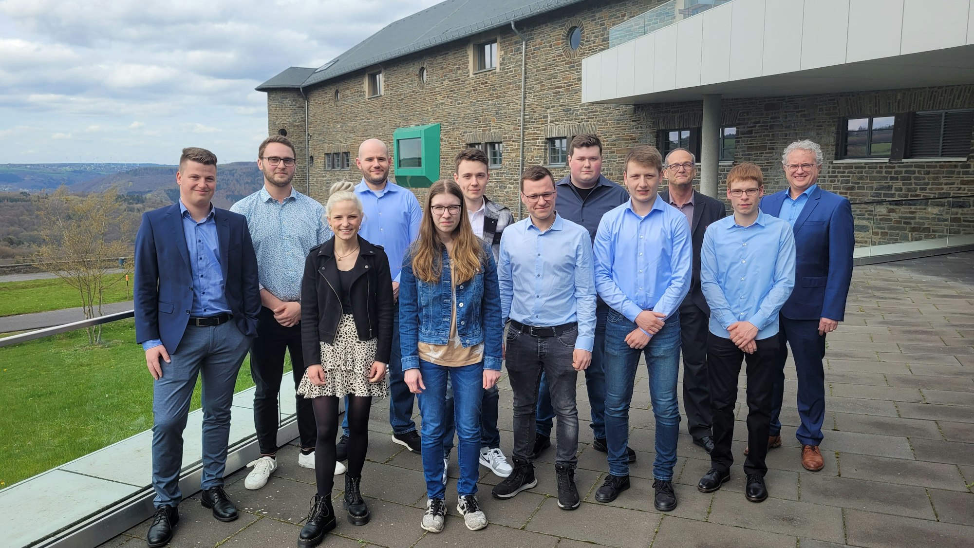 Es sind die Geehrten zu sehen.