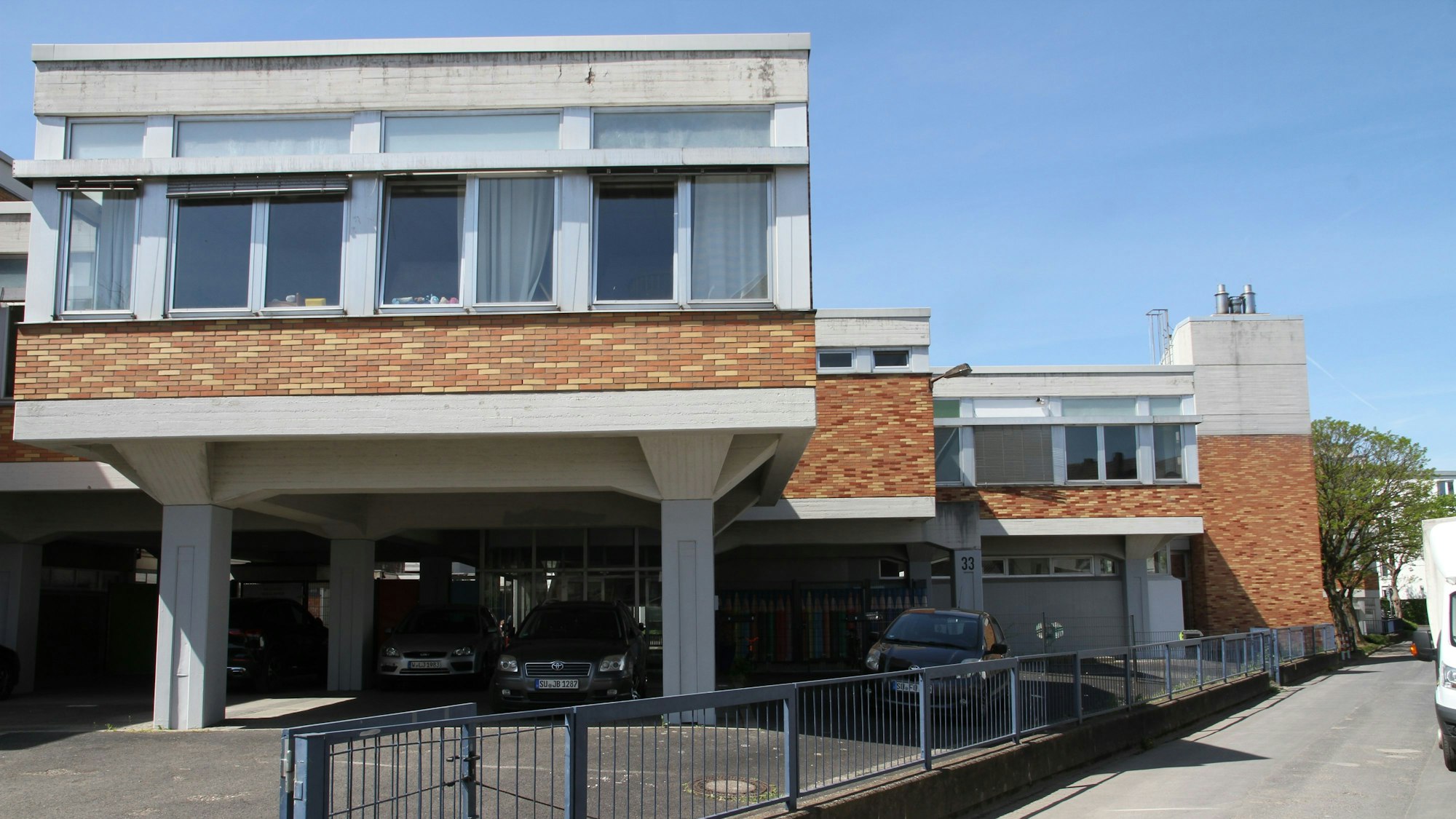 Das alte Hauptschulgebäude in dem Wohneinheiten entstehen sollen.