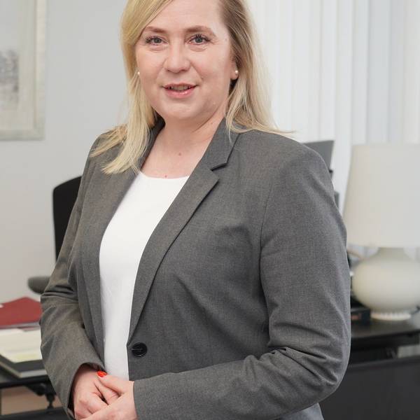 Es ist die Frechener Bürgermeisterin Susanne Stupp zu sehen.
