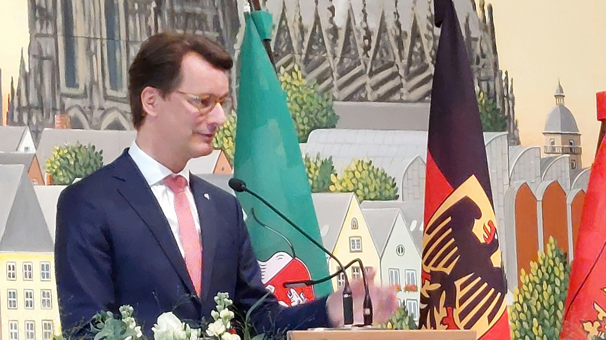 Henrik Wüst beim Empfang der Luftwaffe in Porz-Wahn