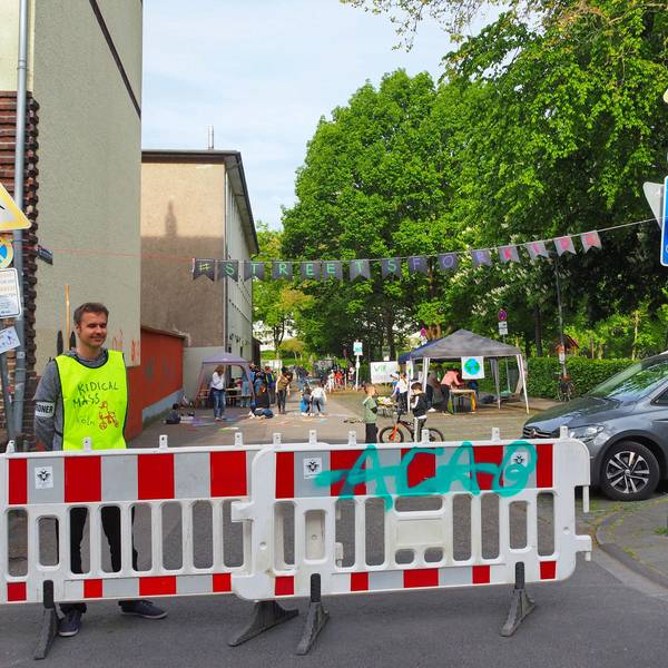 Schulstraßenaktion an der Rosenzweigwegschule, abgesperrte Sackgasse