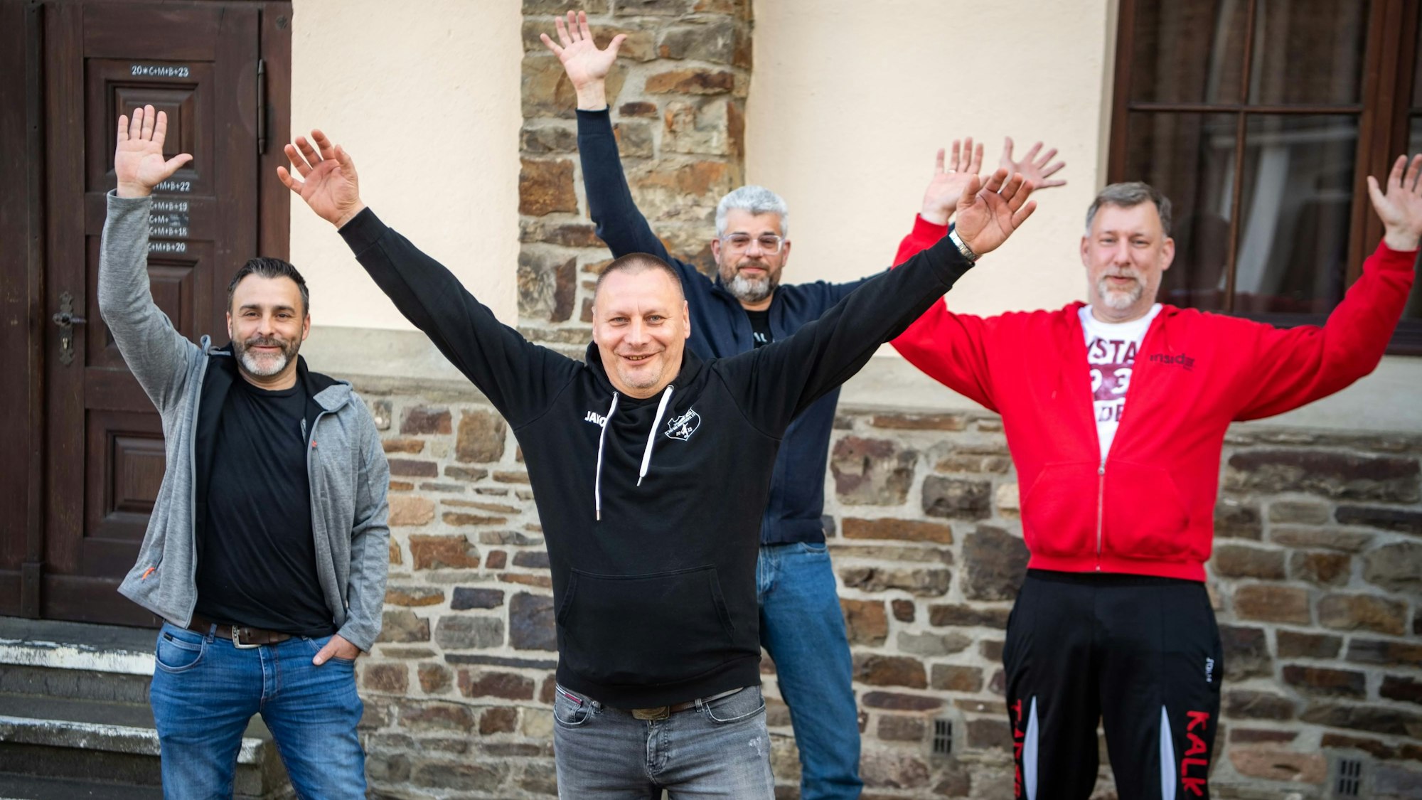 Vier Jecke aus Kreuzweingarten wollen den Straßenkarneval zurück in den Ort holen.