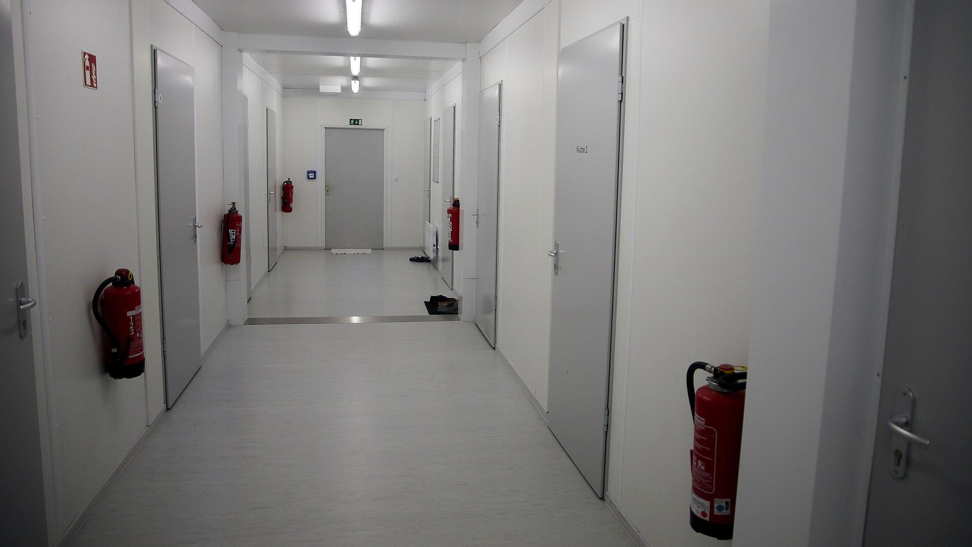 Einfach und beengt, aber sauber und warm sind die Räume im Containerdorf in Blumenthal. .