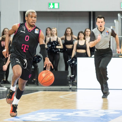 TJ Shorts II Bonn im Spielaufbau.