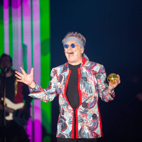 Bei der aktuellen Zirkusshow der Höhner übernimmt Ex-Frontmann Henning Krautmacher die Rolle des hellsehenden Guru. Und er nimmt mit einem eigenen Lied Abschied von den Fans.