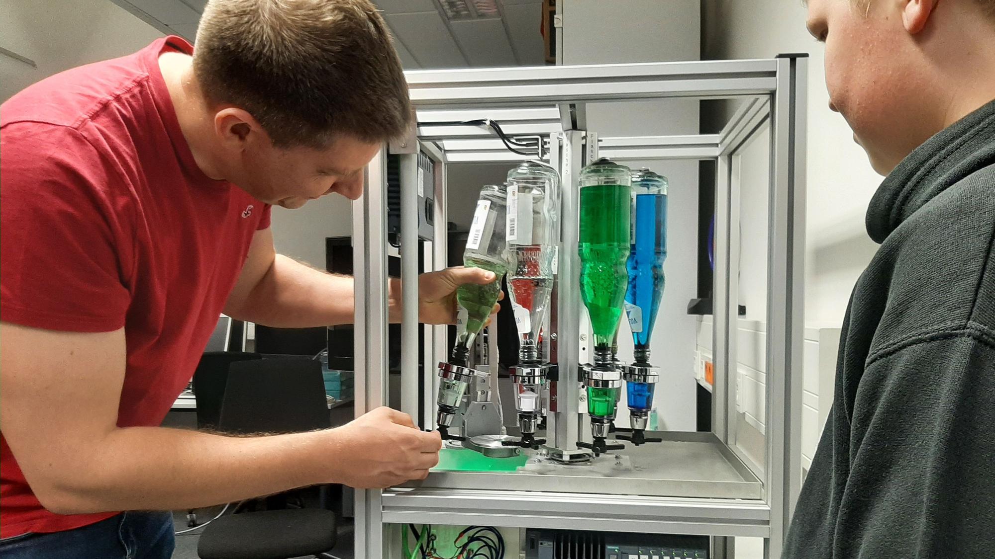 "Nacht der Technik" an der TH Gummersbach: Prof. Dr. Felix Hackelöer, Fakultät für Informatik und Ingenieurwissenschaften. Institut für Automation & Industrial IT (AIT). Technische Hochschule Köln